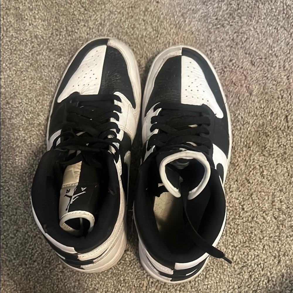 Nike Air Jordan High-Top Sneakers Black and White - Picture 2 of 4